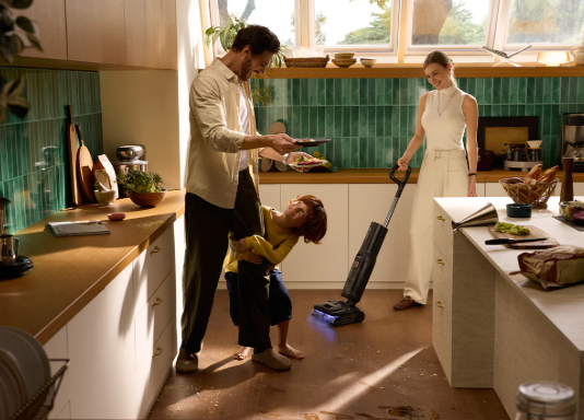 Roborock F25 Ultra, yüksek emiş gücünü buhar ve sıcak su destekli sistemlerle bir araya getiriyor